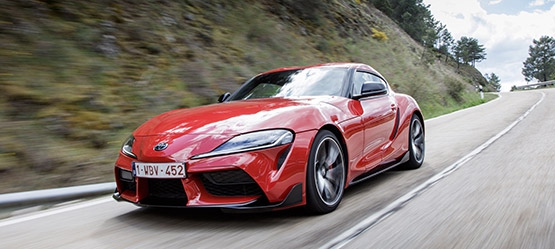 05_Toyota-GR-Supra-wint-prestigieuze-Das-Goldene-Lenkrad-555-rijke-2.jpg