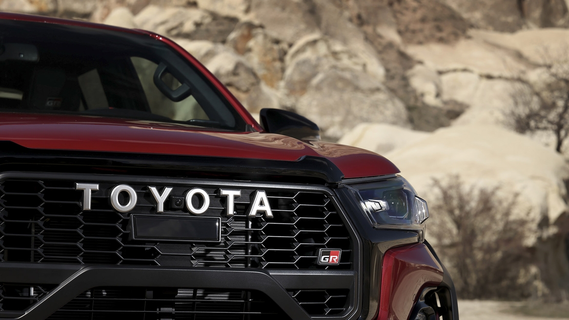 Hilux-GR-SPORT-exterieur-close-up-vooraanzicht
