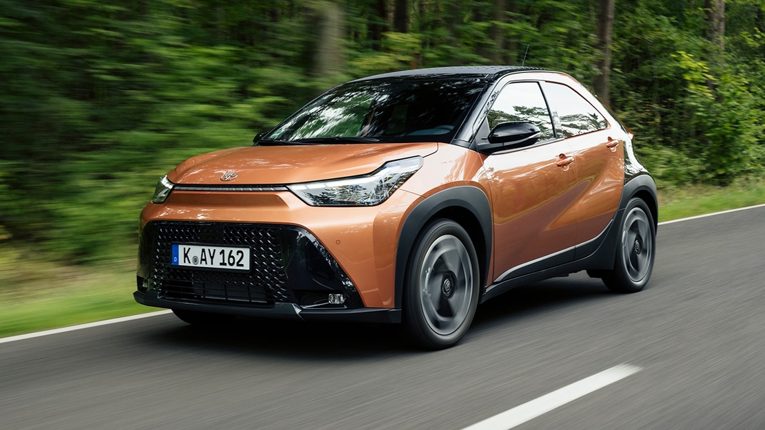 toyota-aygo-x-2025-exterieur-driekwart--rechtsvoor-auto-review